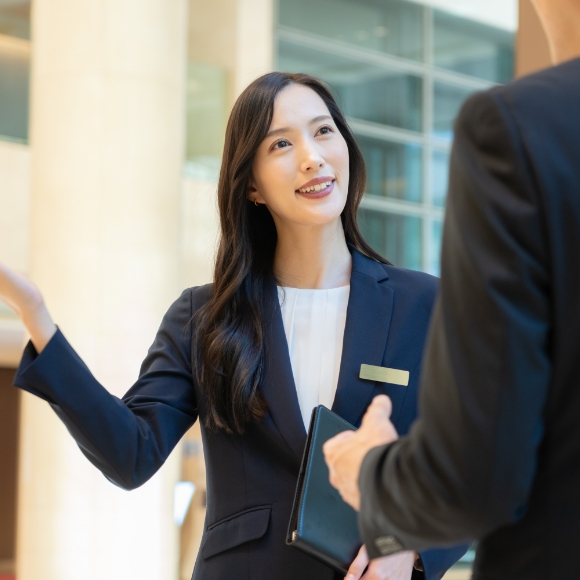 ホテル・フロントスタッフ /コンシェルジュ